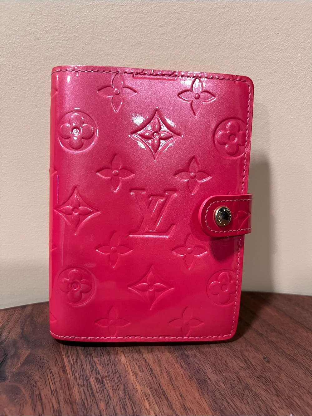 Louis Vuitton Vernis Monogram Small Agenda Cover in Shiny Rose Pop Hot Pink - Picture 9 of 10
